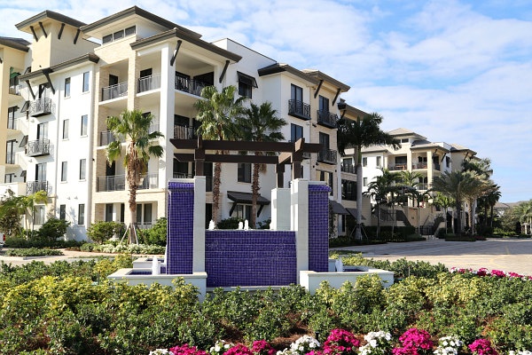 Community Spotlight: Naples Square