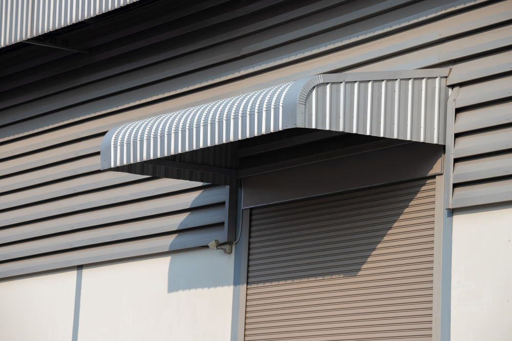 Aluminum vs Steel Awnings: Which Is Better for Florida Weather?
